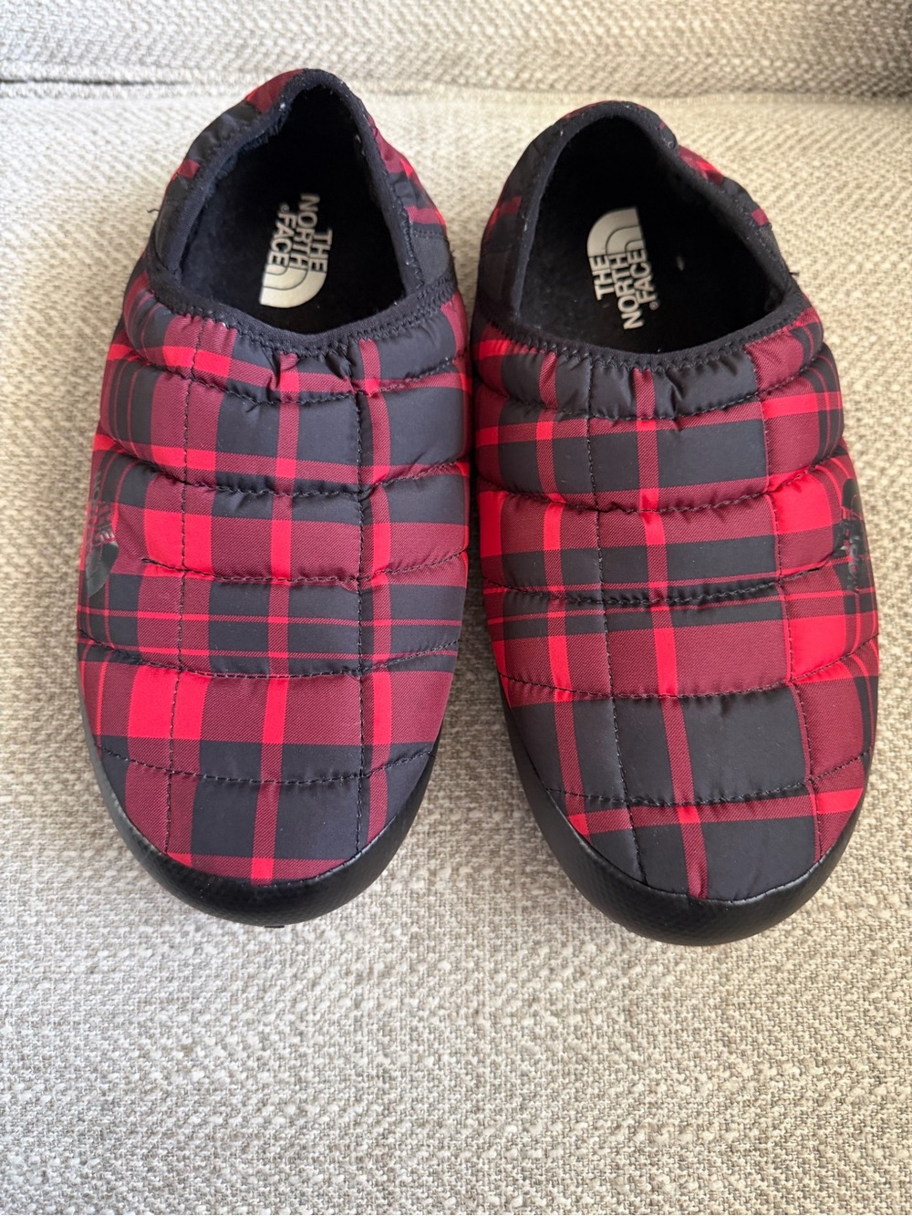 The North Face ThermoBall Traction Mule V Slippers Women Size 9 Plaid Red Black